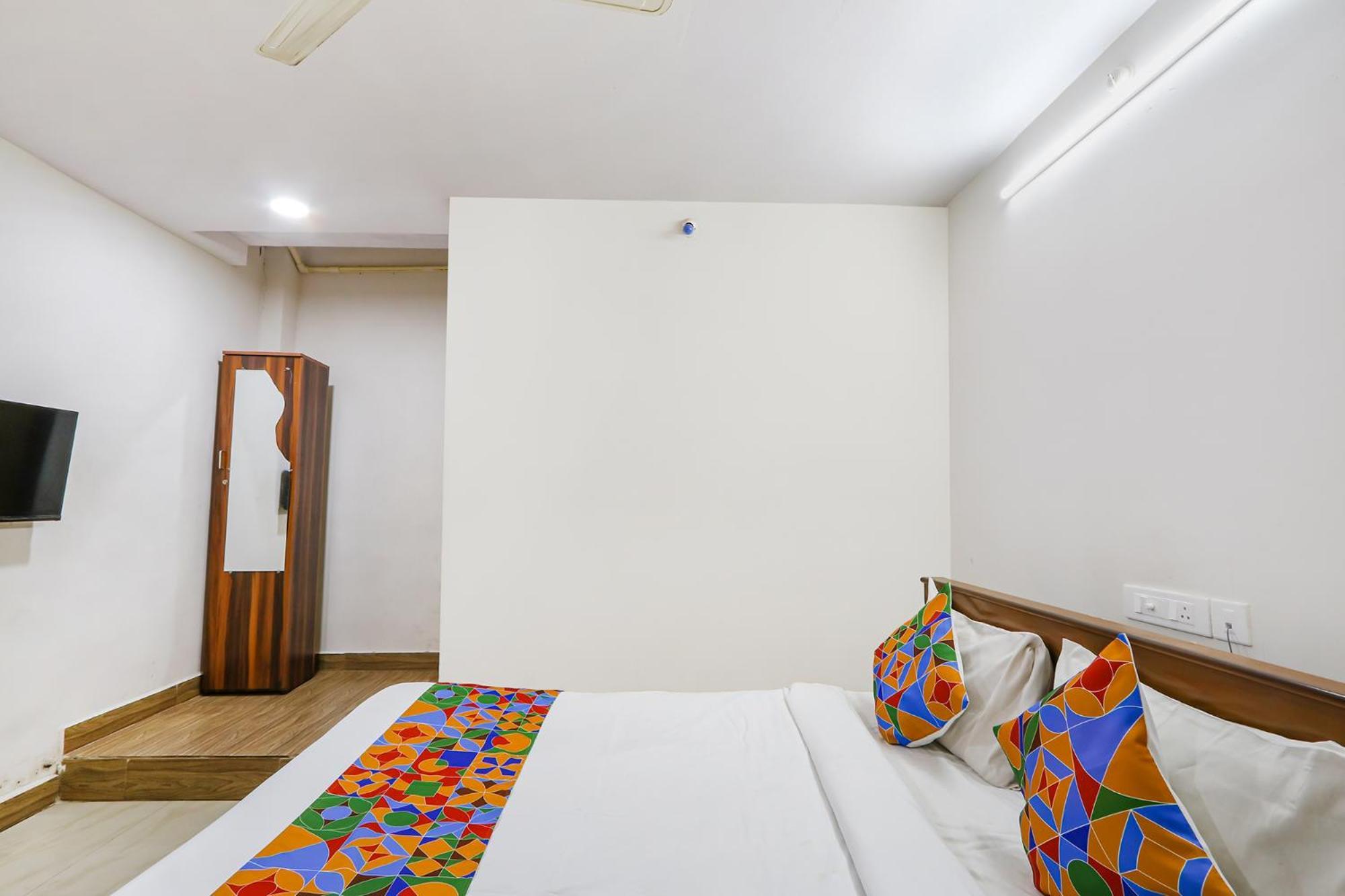 Fabexpress Korner Inn - Sivaji Park Visakhapatnam Exterior photo