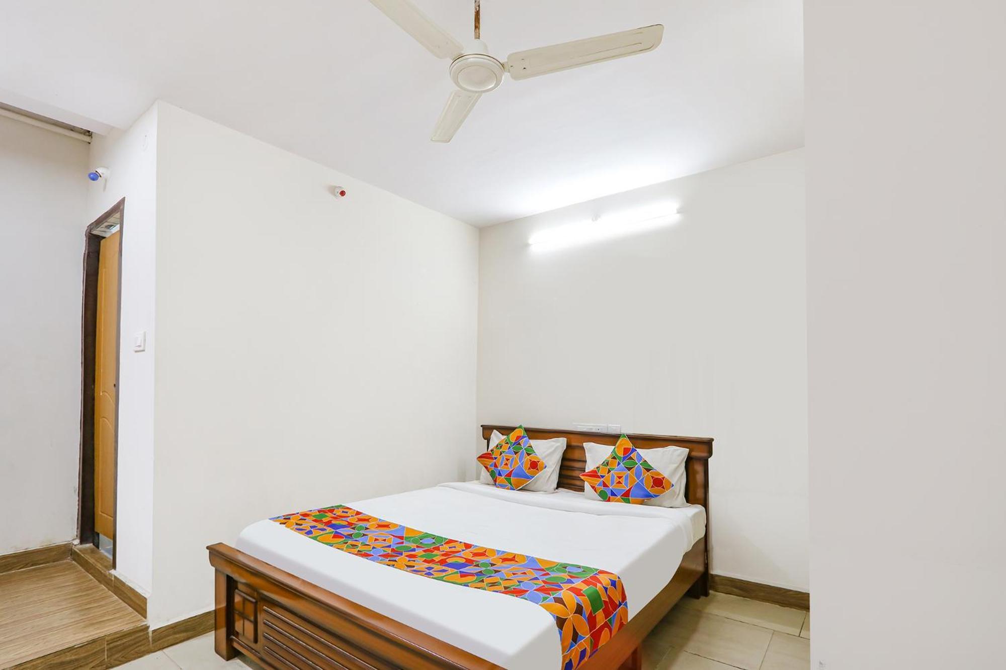 Fabexpress Korner Inn - Sivaji Park Visakhapatnam Exterior photo